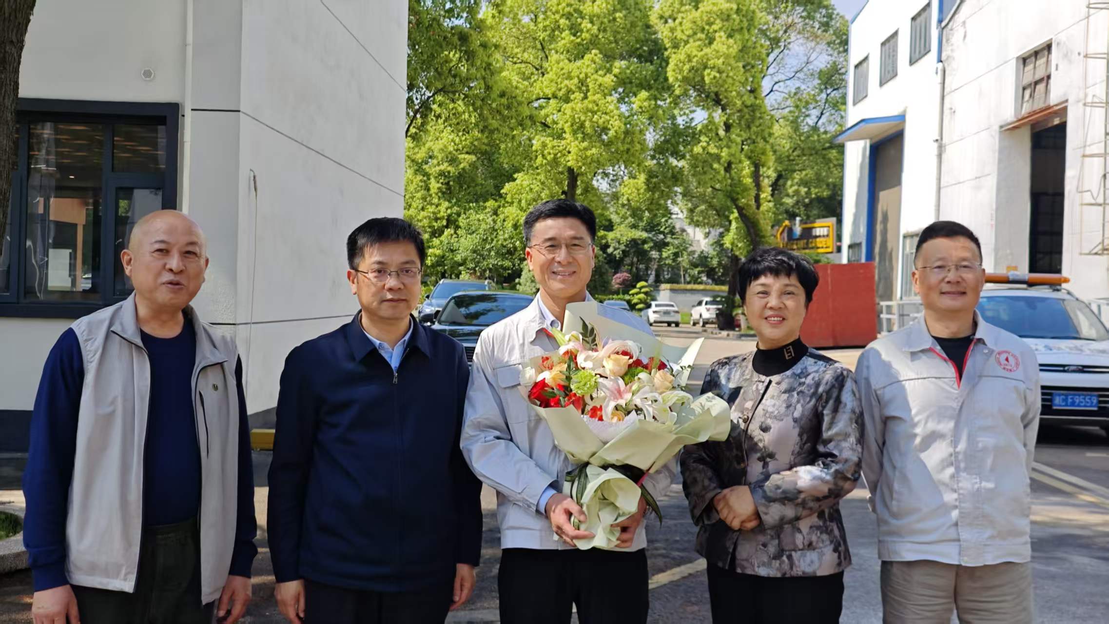雨湖区区委书记陈小平一行走访乐动手机网页版登录入口-乐动（中国）官网
公司